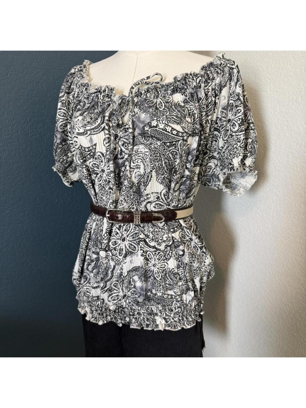No‎ Boundaries Peasant Top Women's XL Black & White Paisley